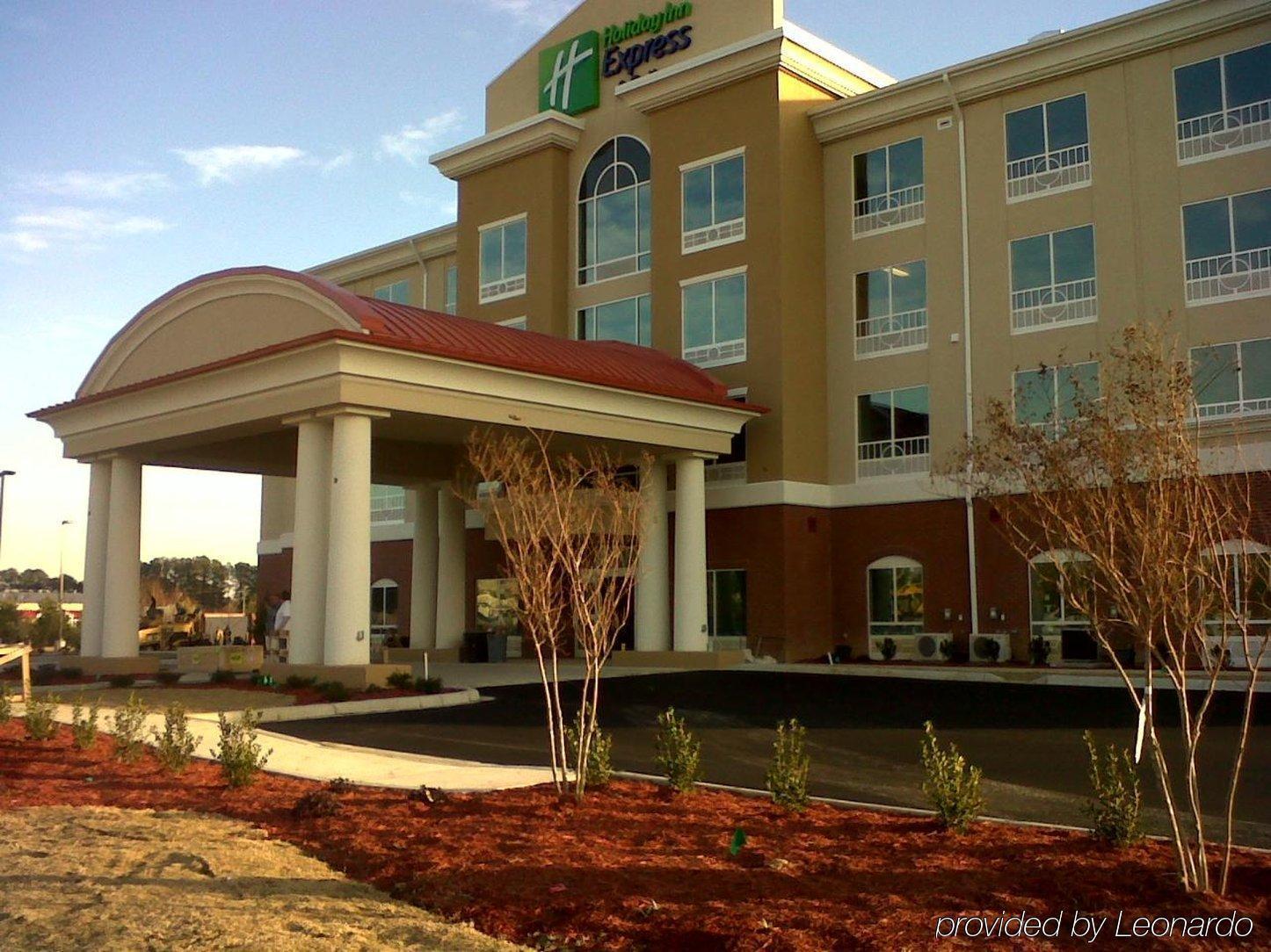 Holiday Inn Express & Suites - Smithfield/Selma, An Ihg Hotel Exterior photo