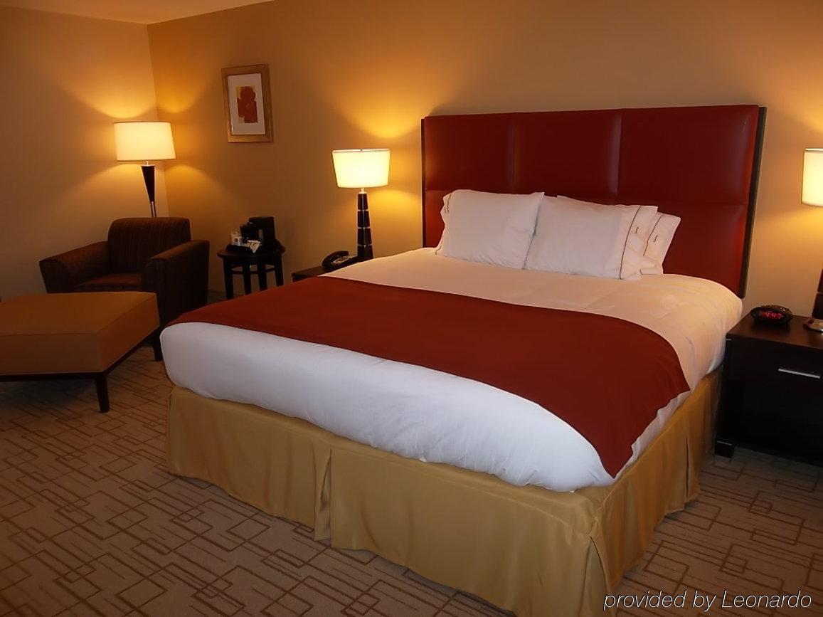 Holiday Inn Express & Suites - Smithfield/Selma, An Ihg Hotel Room photo